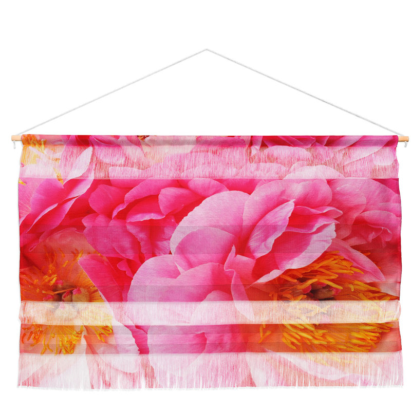 Suspension murale pivoine rose chaude par happee monkee, H 32 po x l 47 po x P 0,13 po
