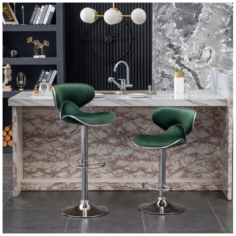 Ensemble de 2 tabourets de bar pivotants réglables en velours Masaccio avec repose-pieds, revêtement vert et base chromée