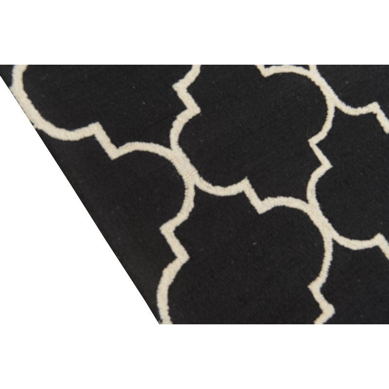 Tapis noir 5 pi 2 po x 8 pi 1 pi Pineland
