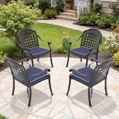 Chaises de salle à manger en fonte d'aluminium 4 pièces, cadre noir et coussins bleus, procédé de moulage traditionnel pour une apparence élégante, résistance aux intempéries thermolaquée, conception confortable, espace empilable