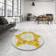 Tapis jaune à motif floral Lifthrasir-308857511