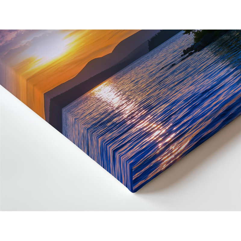 Toile, "Un coucher de soleil à couper le souffle sur un lac tranquille", art mural, éclipse solaire dramatique