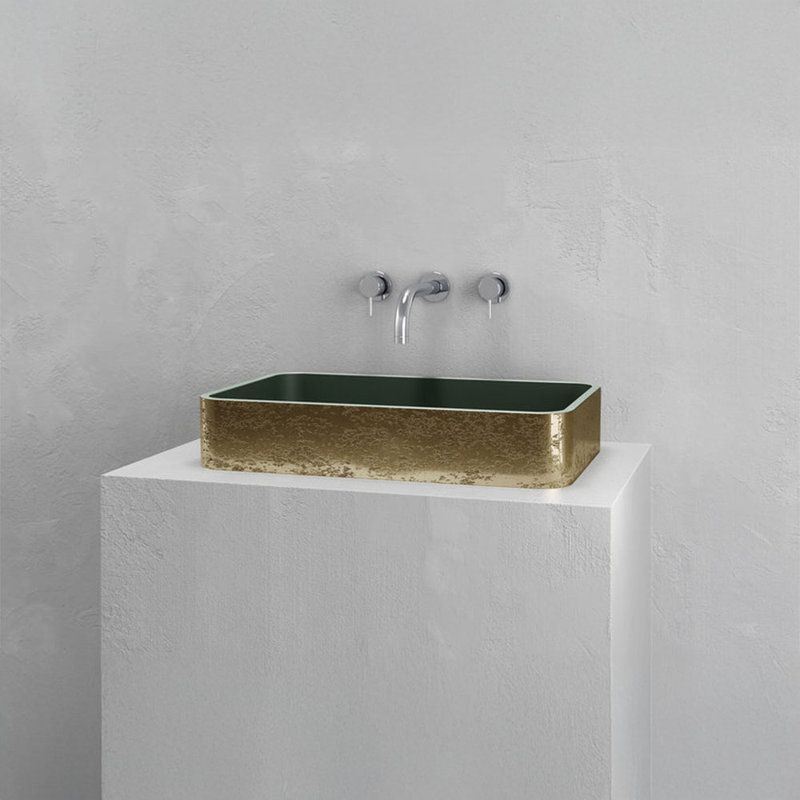 Lavabo de salle de bain mural rectangulaire en laiton vert / béton vieilli L 39,4 po x l 18,9 po Vast Studio, Laiton / vert