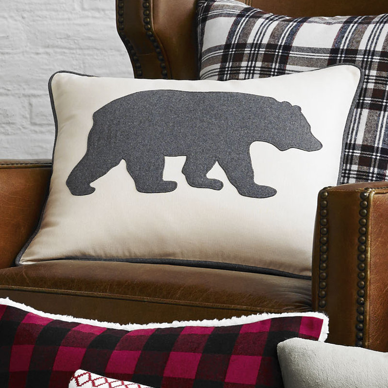 Coussin décoratif en feutre avec ours Eddie Bauer, Gris