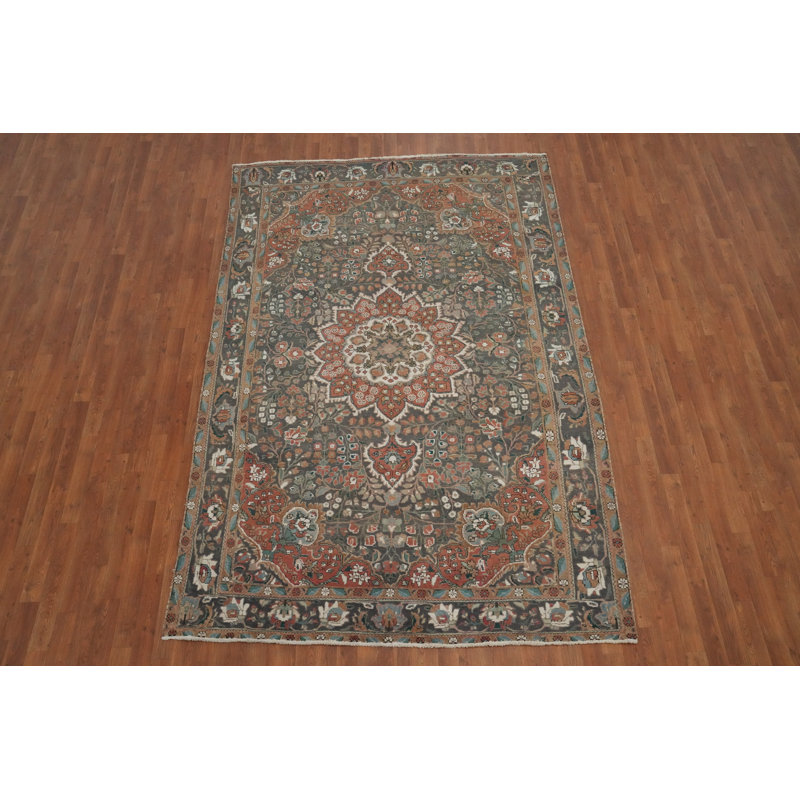 Tapis traditionnel gris à motif floral 7 x 10