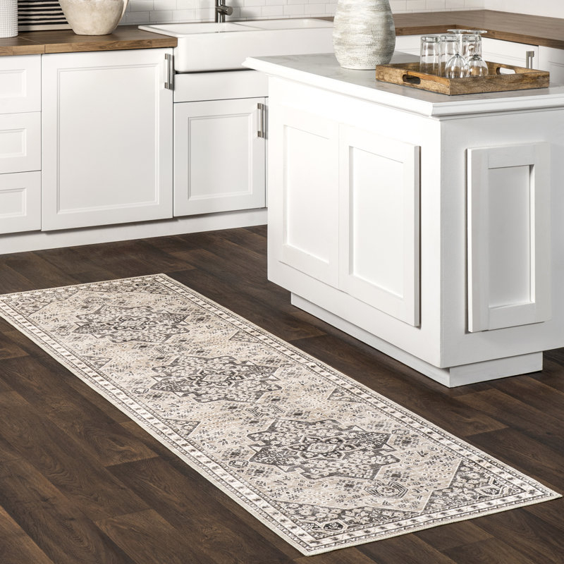 Eira Medallion SplashGuard Machine Washable Area Rug, Runner 2' 6" x 8'