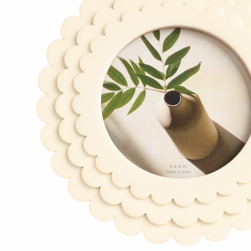 Sagebrook Home Ivory Scalloped 4X4 Round Photo Frame, Polyresin & Wood