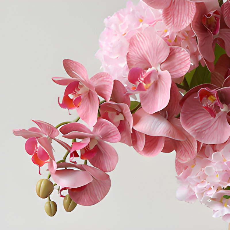Ornements de fleurs simulées