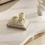Table basse simple de luxe crème