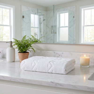 Ensemble de deux draps de bain géométriques blancs en coton turc 40" x 70"