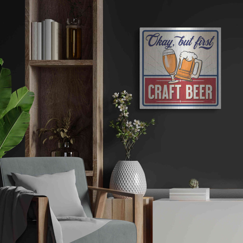 «Okay, But First Craft Beer» par Mollie B., art mural en métal, 36 po x 36 po, H 24 po x l 24 po