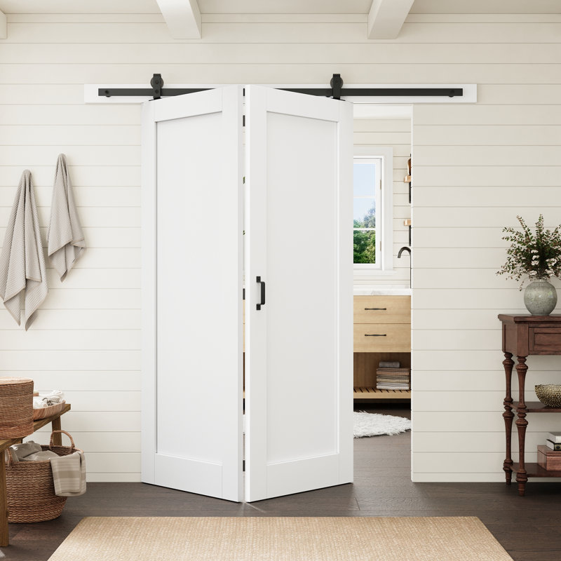 Porte intérieure standard à un panneau, âme pleine, apprêtée et préfinie, 56 po x 80 po, avec ensemble de quincaillerie pour portes de grange pliantes