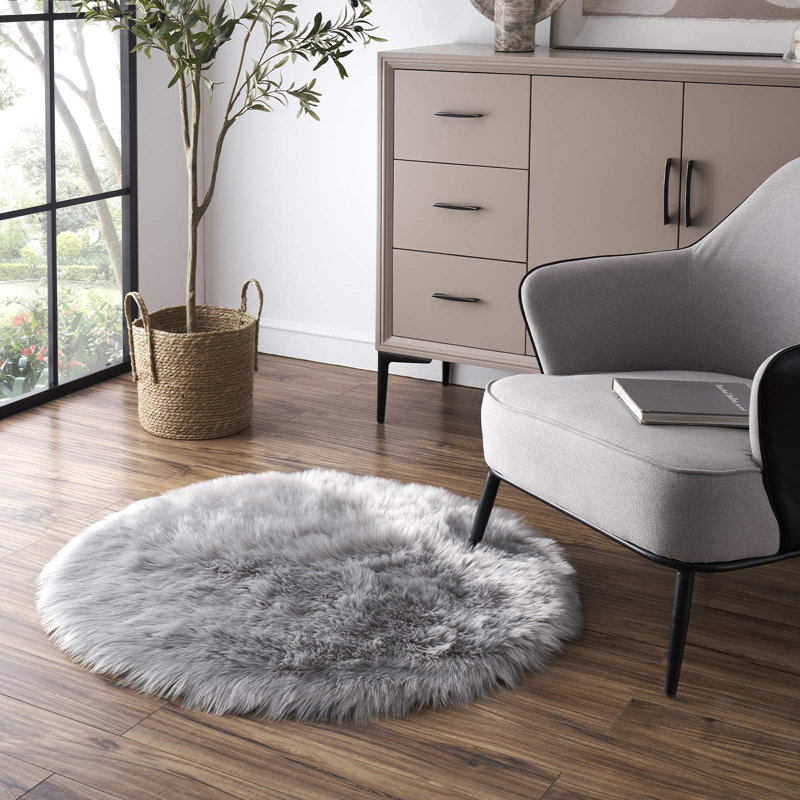 Kellor Washable Silver Gray Fluffy Faux Sheepskin Fur Shag Area Rug, Round 5'