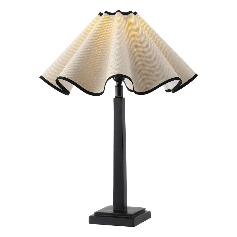 Lampe de table en résine et en rotin 24,5 po Caden Monika