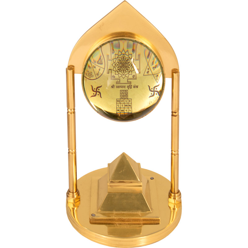 Pyramide Vastu et Shri Yantra avec loupe
