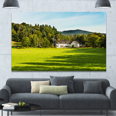 Reproduction de photo sur toile tendue, "seule campagne dans le pré"