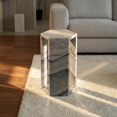 Table d'appoint luxueuse en marbre naturel de luxe Aurora, table de bout hexagonale avec finition polie pour le salon
