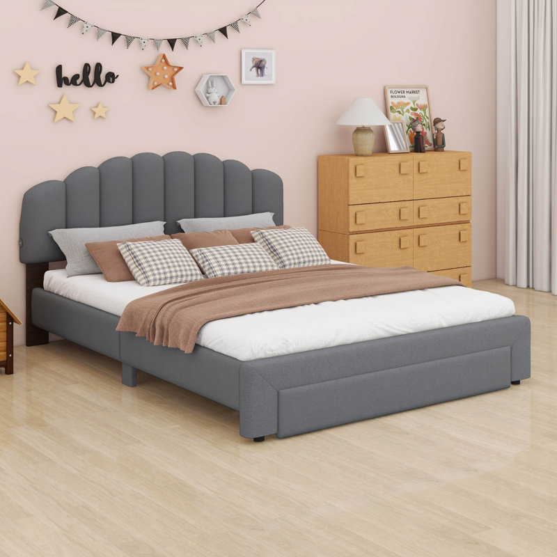 Lit plateforme tapissier grand avec panneau de rangement Teddy, Gris