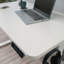 Bureau rectangulaire avec ports USB intégrés de type A et C