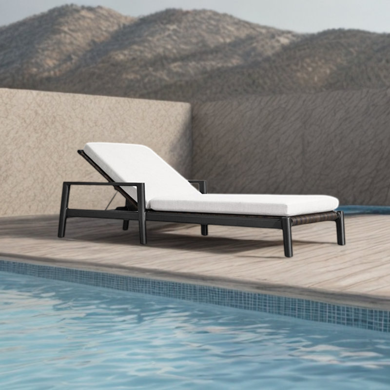 Chaise longue d'extérieur en rotin