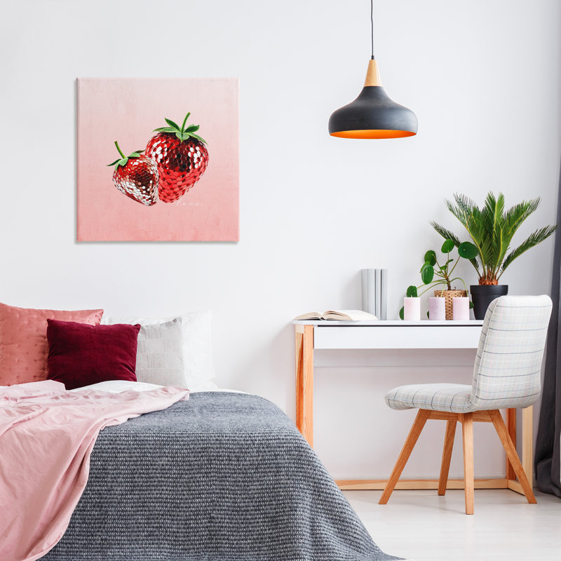 Toile Disco Sequin Strawberries, design par Kim Allen, H 30 po x l 30 po