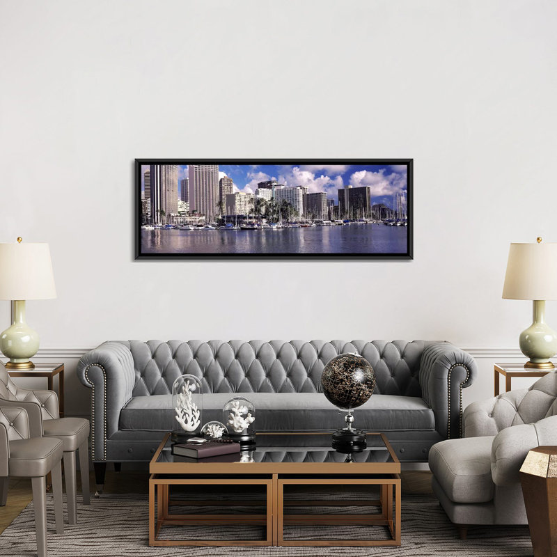 «Downtown Honolulu, Hawaii», reproduction de photo sur toile, H 20 po x l 60 po x P 1,5 po, Toile avec cadre noir