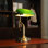 Lampe de bureau de lecture en verre vintage avec chaînette et abat-jour réglable (vert émeraude)
