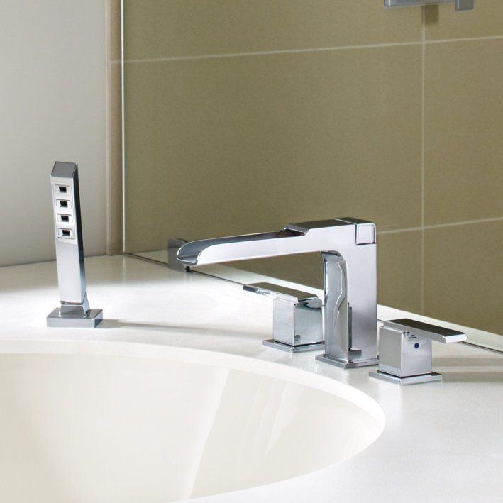 Garniture de robinet de baignoire romaine à deux poignées avec douchette à main Ara, Chrome