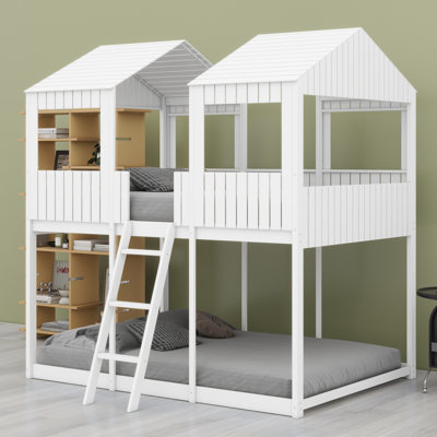 Lit superposé en bois avec toit, fenêtre, garde-corps et échelle