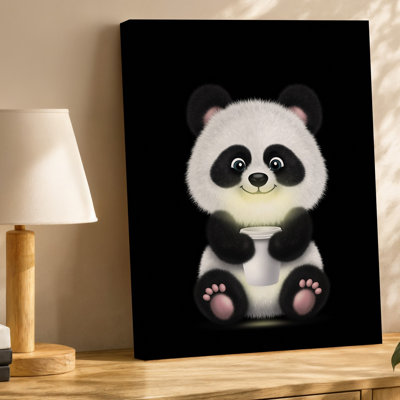 Toile, un joli panda de style dessin animé avec de la fourrure noire et blanche moelleuse est assis dans un environnement sombre tenant une tasse brillante pour l'art mural moderne sur toile