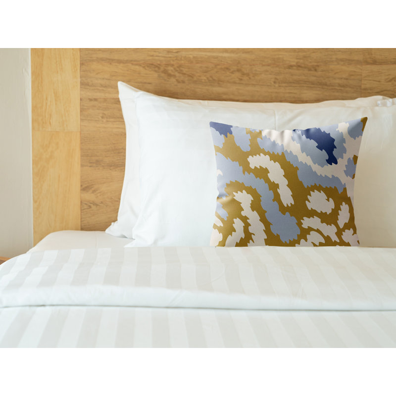 Coussin intérieur en faux suède Misio, Minuit royal, 16 po x 16 po