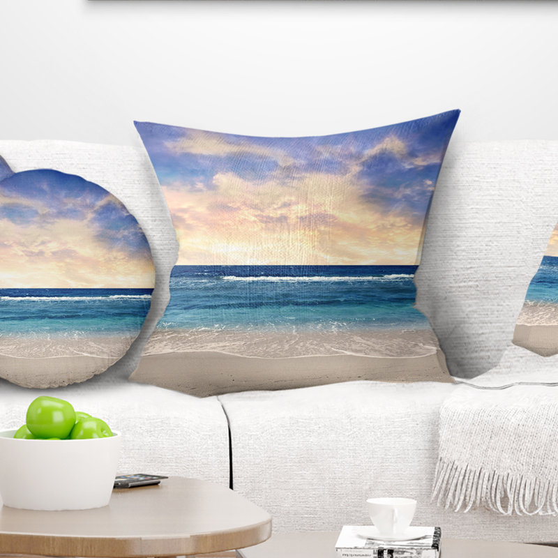 Coussin bleu ciel et océan clair au coucher de soleil seascape, 18 po x 18 po, Coussin décoratif