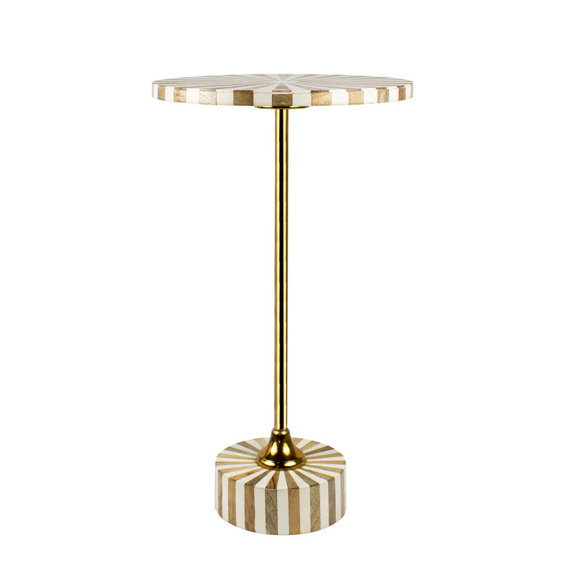 Table de bout à piédestal rond 23,5 po Calix, résine brun clair / blanc et table d'appoint en fer doré brillant pour le salon ou la chambre à coucher