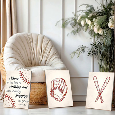 Ensemble de 3 affiches encadrées sur le thème du baseball, avec une citation inspirante de Babe Ruth et des illustrations vintage de gants et de battes. Décoration sportive idéale pour une chambre, un garage aménagé ou une salle de jeux. Impressions de baseball de style rétro pour la décoration intérieure.
