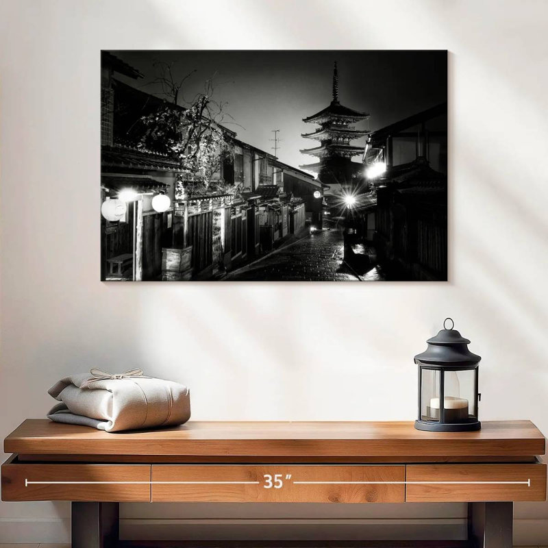 Ravi Yasaka Pagoda Kyoto, H 8 po x l 12 po
