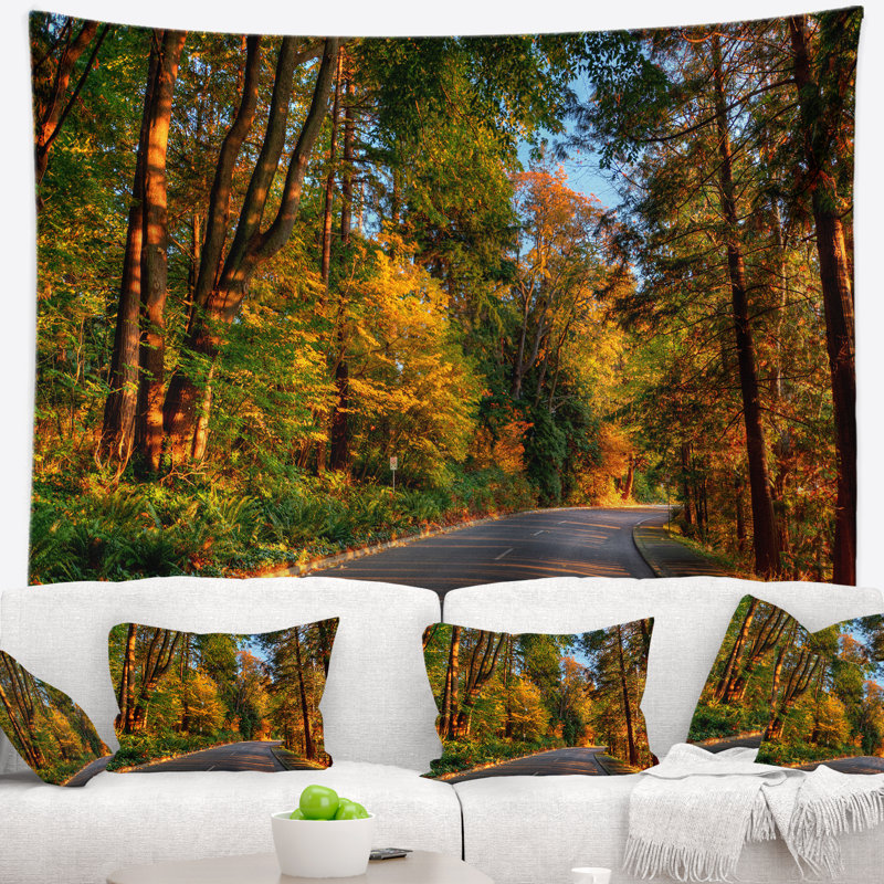 Paysage, route à travers une tapisserie de forêt d'automne éclairée, H 32 po x l 39 po