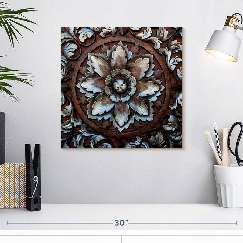Fleur sculptée de style thaïlandais Senne, H 16 po x l 16 po
