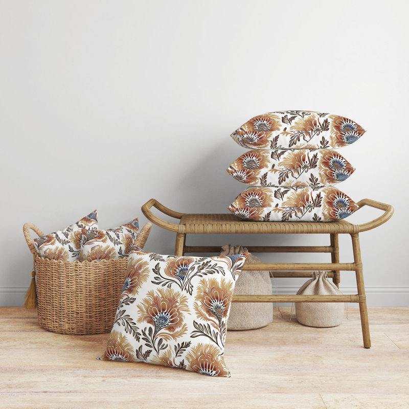 Coussin décoratif intérieur / extérieur Whimsical Wilds, H 26 po x l 26 po, Brun / blanc
