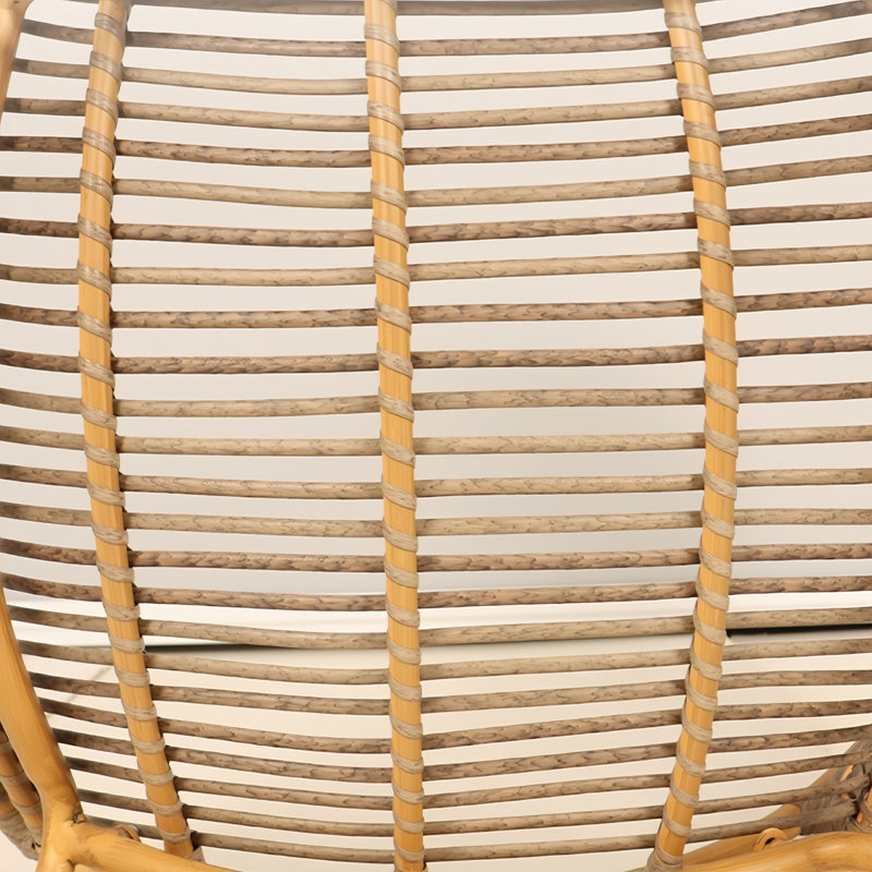 Chaise berçante moderne en rotin