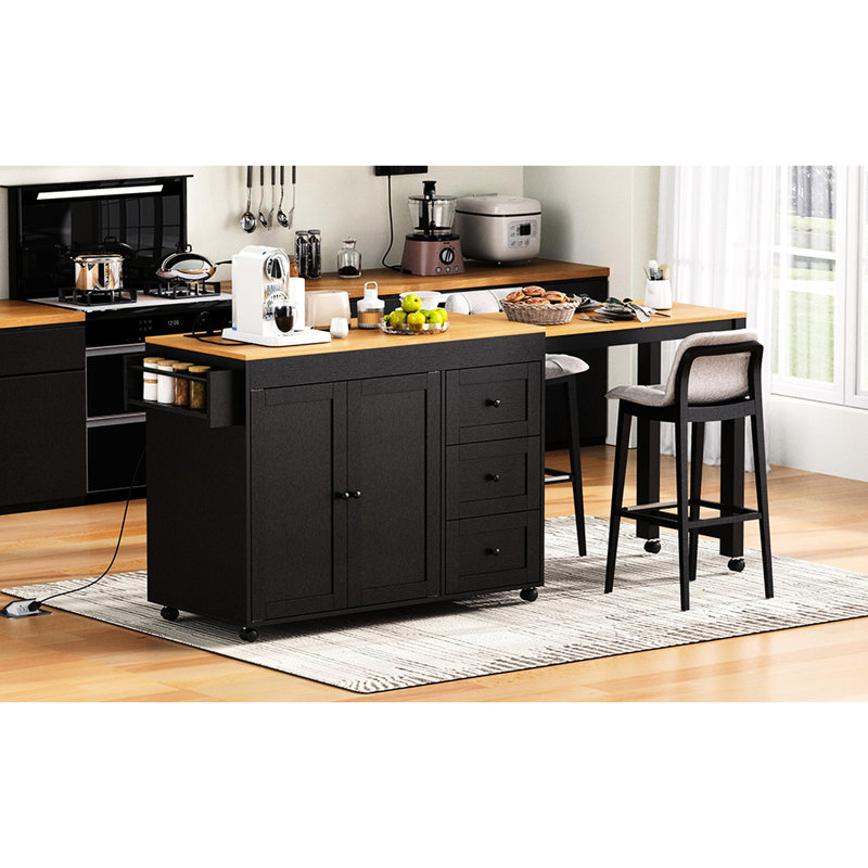 Îlot de cuisine avec table de salle à manger extensible pour les réunions de famille, 3 tiroirs, prise de courant intégrée à ports multiples, support à épices latéral, 2 portes de grange, 7 roues universelles verrouillables