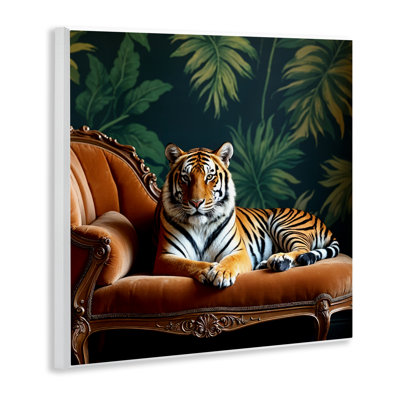 Plaque murale en forme de tigre allongée sur une chaise, design par Lettré et doublé