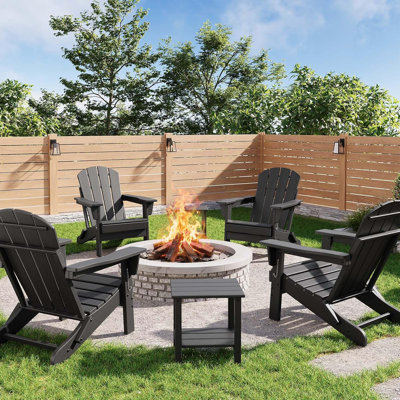 Ensemble de 4 chaises pliantes Adirondack avec 2 tables d'appoint, chaises d'extérieur en plastique HDPE à  texture bois - Capacité de 172 kg et résistantes aux intempéries, idéales pour les foyers extérieurs, les terrasses, les patios, les piscines et l