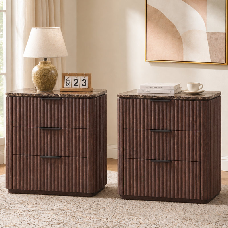 Table de chevet moderne cannelée, table de chevet 3 tiroirs avec panneaux cannelés épais et plateau en faux marbre de 1,97 po