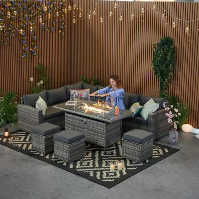 Barcelona Wicker 9 - Person Garden Lounge Set