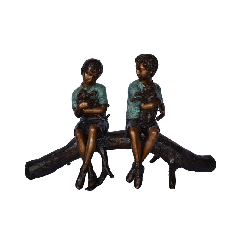 Statue garçon et fille avec animaux assis sur une bûche - Taille: L 44 po x l 22 po x H 26 po.