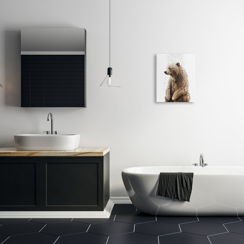 «Bear Shower Splash» sur toile par Annalisa Latella, H 20 po x l 16 po x P 1,5 po