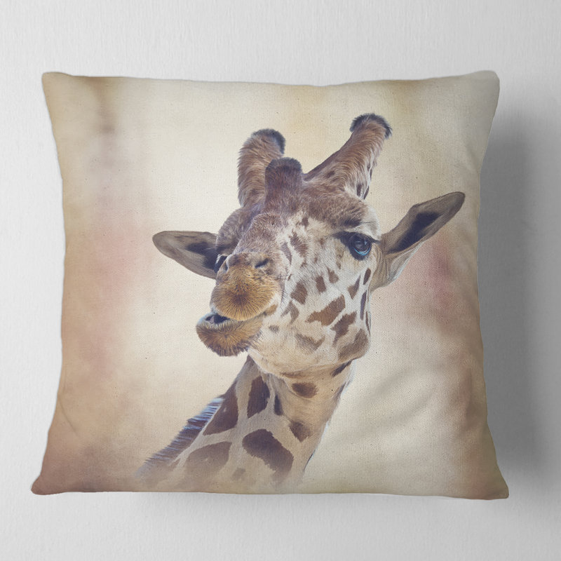 Portrait d'une girafe I housse de coussin carrée et insert, 18" x 18"