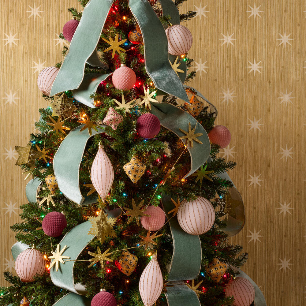 O Holy Night Collection 96" Christmas Garland