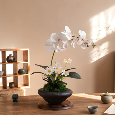 Ornements de fleurs simulées