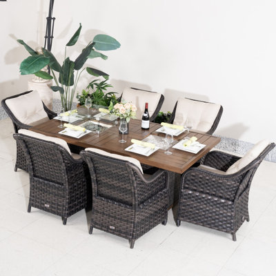 Ensemble repas pour 6 personnes Aliaksey